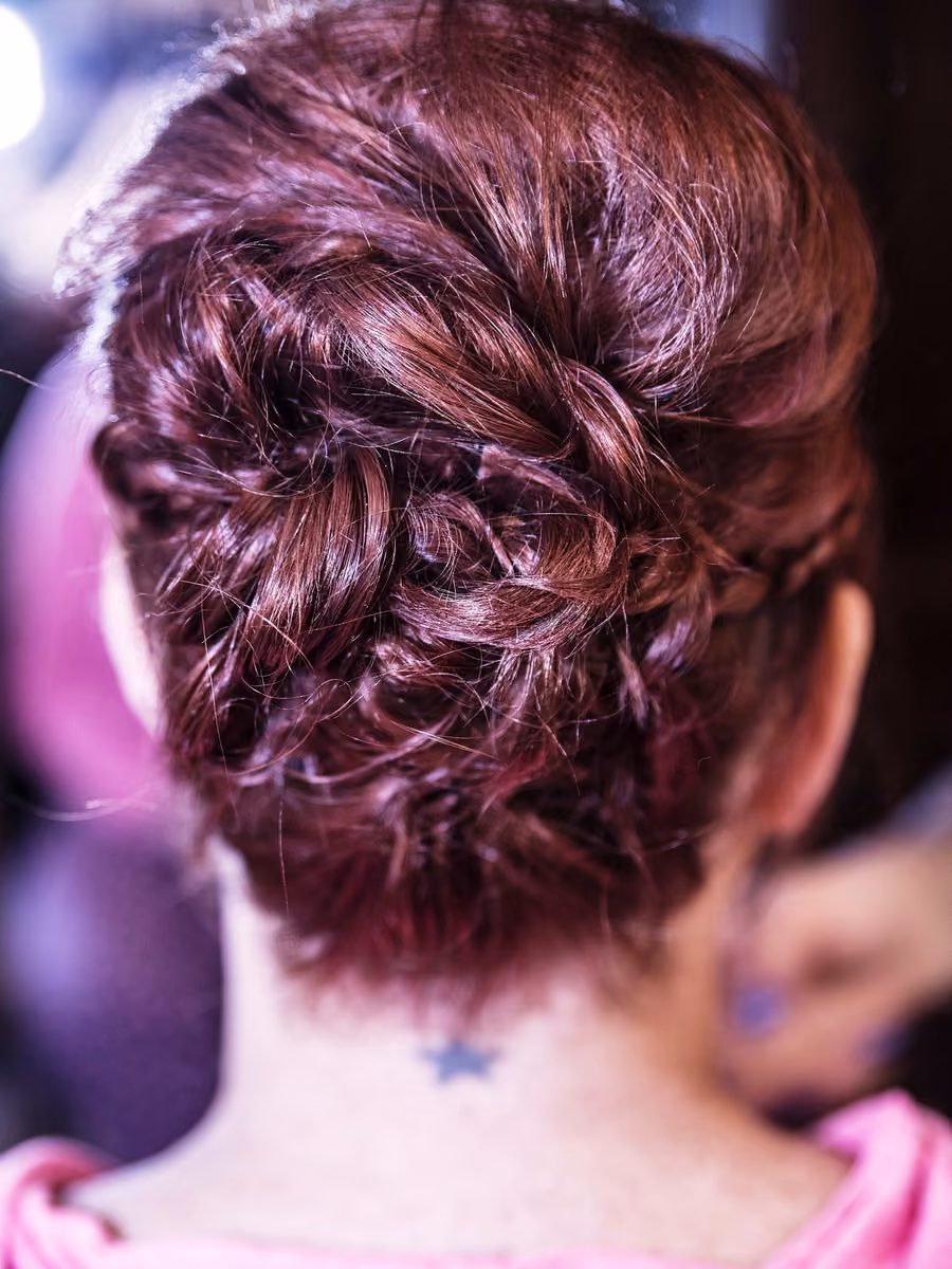 Acconciatura raccolta da sposa: un lavoro del salone Love Hair